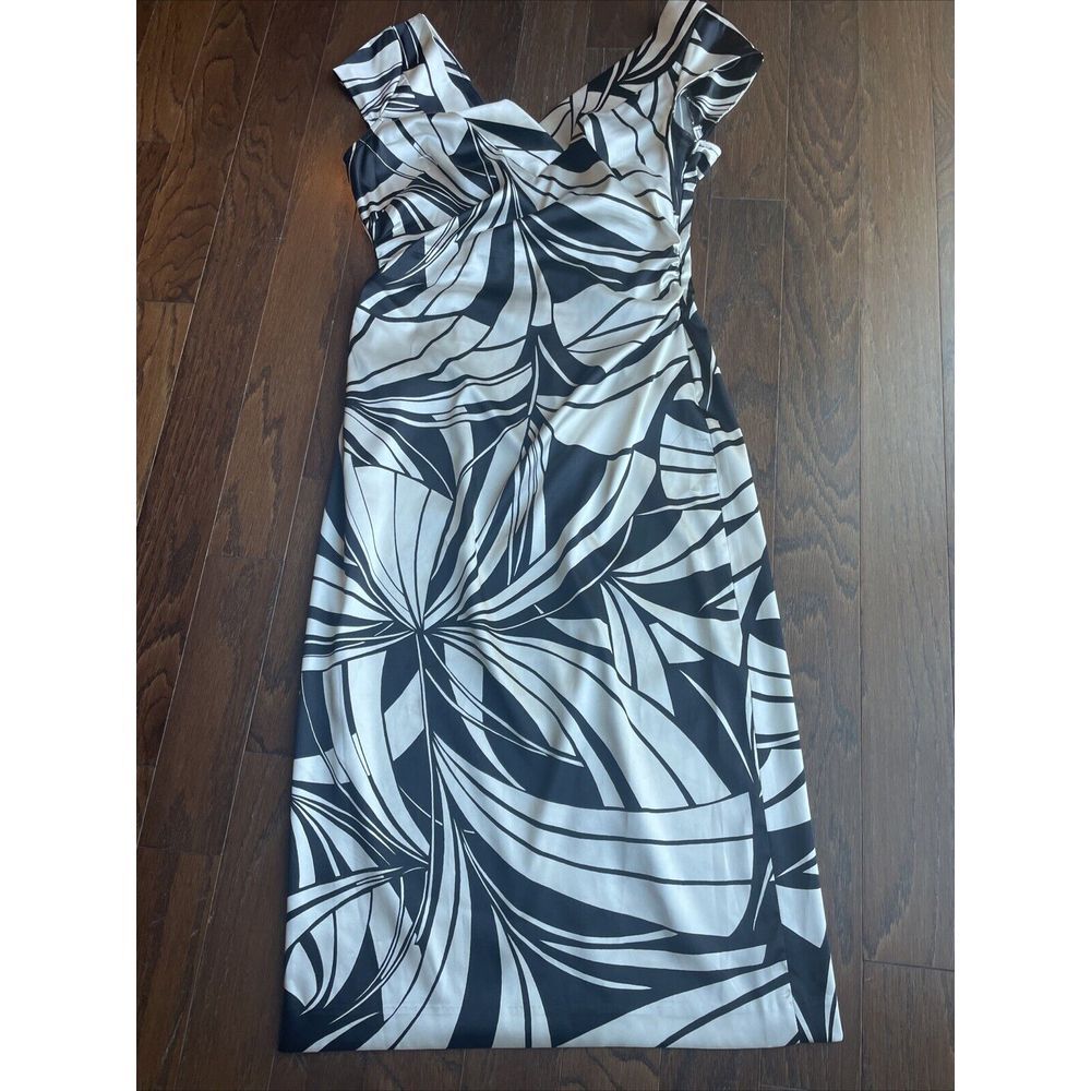 Maggy London Size 8 Abstract White Black‎ Cap Sleeve Fitted V-Neck Dress